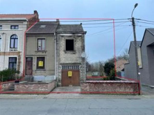 Te renoveren woonhuis met grote garage en grote tuin