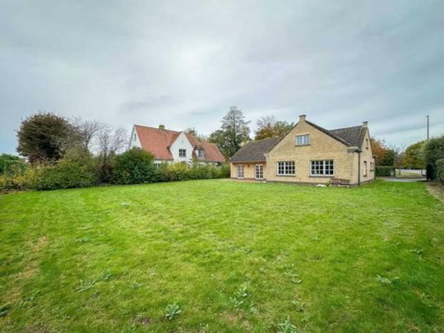 Te renoveren villa of bouwgrond op een rustige ligging