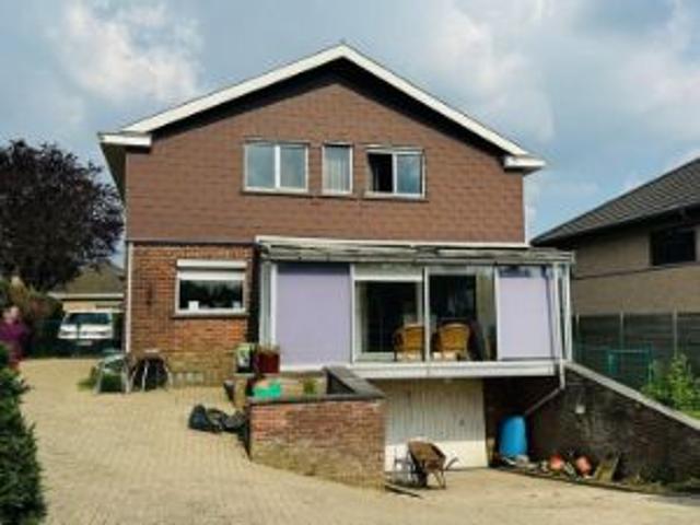 Te renoveren Villa Nieuwe Condities !