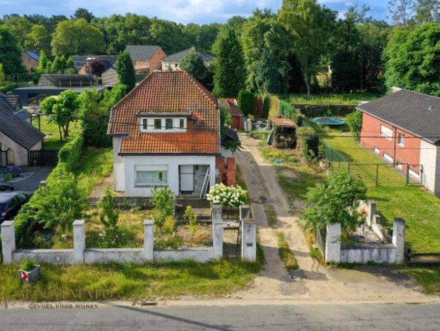 Te renoveren vrijstaande woning op geweldig perceel van 14a