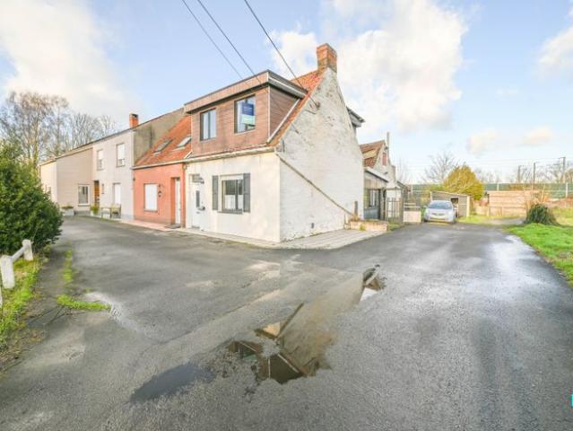 Te renoveren/slopen woonst op landelijke ligging