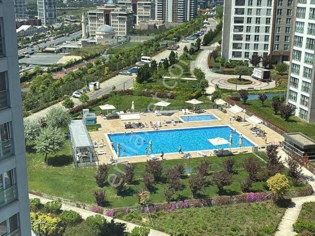 Tema İstanbul'da Havuz Manzaralı 130m2 2+1 Satılık Daire