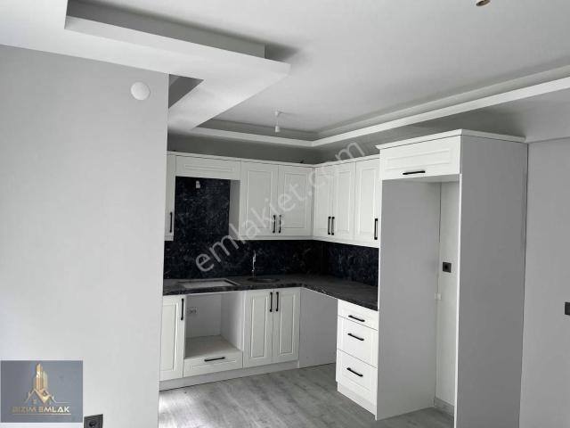 Temel Emlaktan Şehrin Merkezinde Satılık Sıfır 1+1 Daire