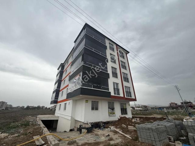 Temellı Merkezde Ebeveyn Banyolu Sıfır Tren Duragına Yakın Daire