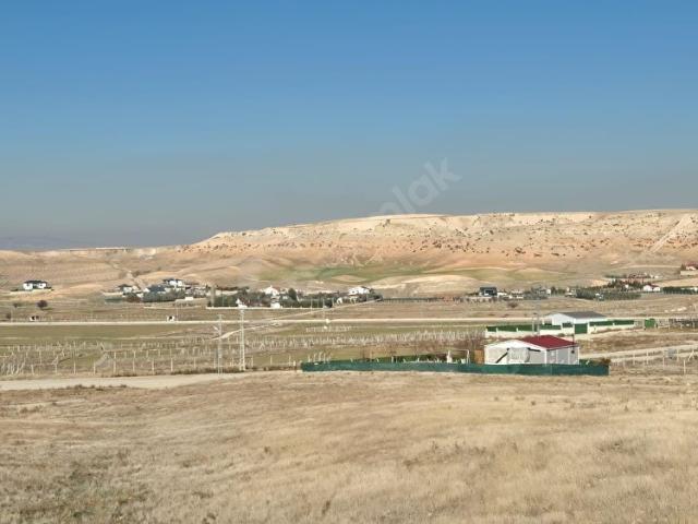 TEMELLİ'DE SATILIK VİLLA ARSASI