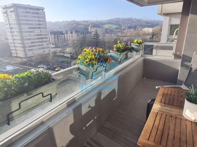 Temporal de septiembre a junio. Preciosa vivienda con terraza en el Antiguo, en urbanización con piscina