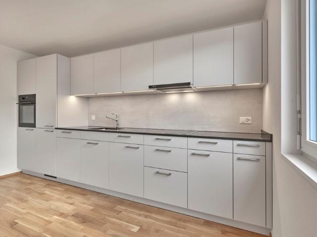 Temporary until 31.03.2027 – Modern attic apartment in the heart of Lucerne