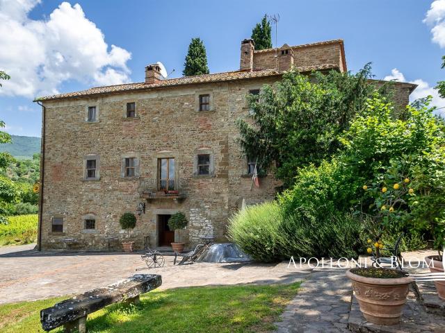 Tenuta con Convento del 1500, due piscine, spa, vigneto Co. 1361m² Tuoro sul Trasimeno