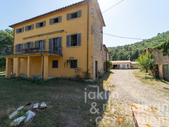 Tenuta con laghetto vicino ad Arezzo in Toscana ideale per l. 1130m² Arezzo