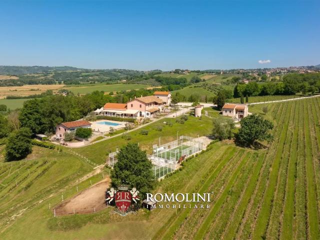 Tenuta DI 154,8 Ha Con Agriturismo, Vigneto E Allevamento In. m² San Gemini