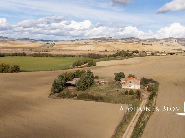 Tenuta di campagna con casale e annessi in Val d'Orcia 160m² Castiglione d'Orcia