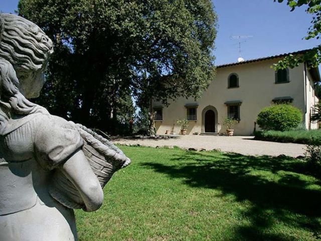 Tenuta Il Cigno con piscina, vigneto e uliveto, Montespertol. m² Montespertoli