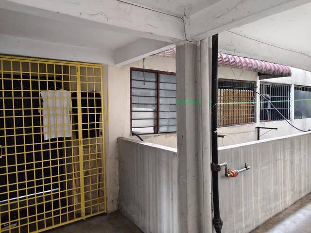 TENANTEDHIGH FLOORHOT AREAFlat Taman MengkuduJuru