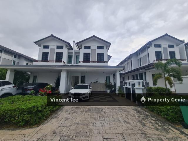 Tenderfield Eco Majestic Semenyih Semi D cluster 32X70 Renovated Condition