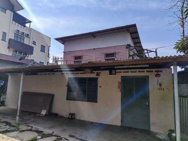 Tengkera 15 storey half wooden bungalow house for sale