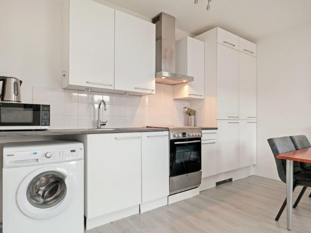 Teakhout | One Bedroom | Lift
