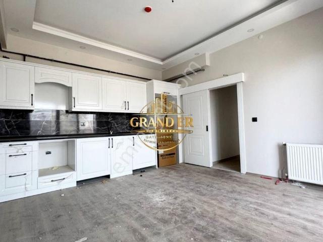 Tece'de Deniz Manzaralı Havuzlu Sitede 2+1 Satılık Daire