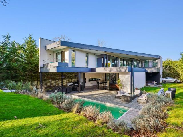 Technical Details 254m² Garches