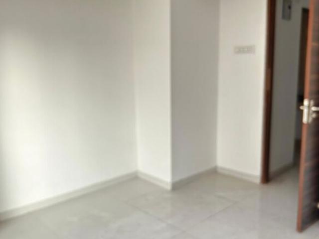 Teen Petrol Pump 2 Bedroom 600 Sq. Ft. Apartment in Naupada Thane Listing ID: #10343