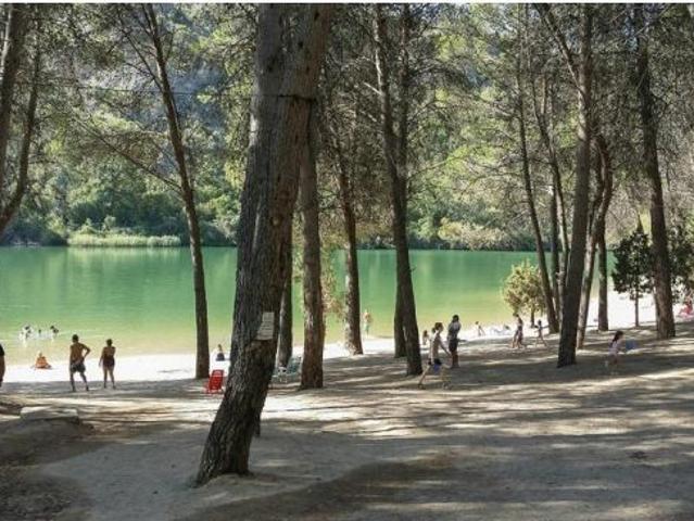 Tegeisa vende parcela de 1.671 m2
