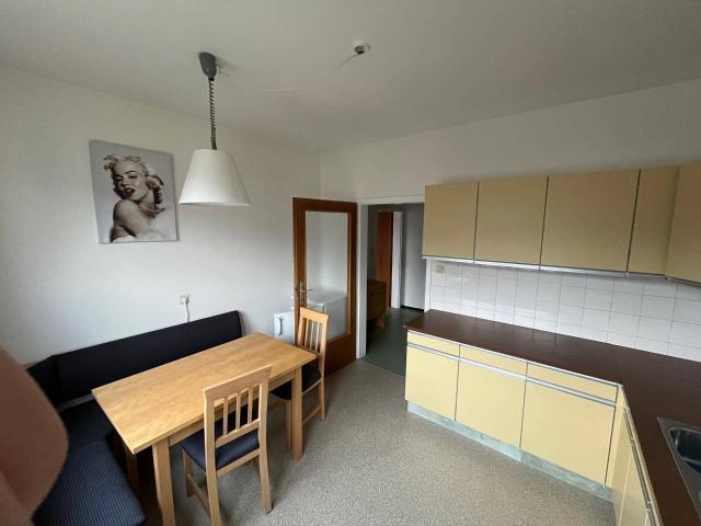 Teilmöblierte 2 Zimmer Wohnung mit Loggia