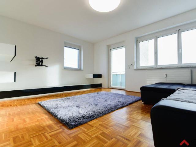 Teilmöblierte 3 Zimmer Wohnung inkl. Tiefgaragenplatz