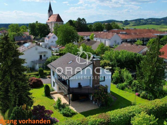 Teilmodernisiertes EFH inkl. Panorama Fernblick & Traumgarten in ruhiger Lage, mit Keller!