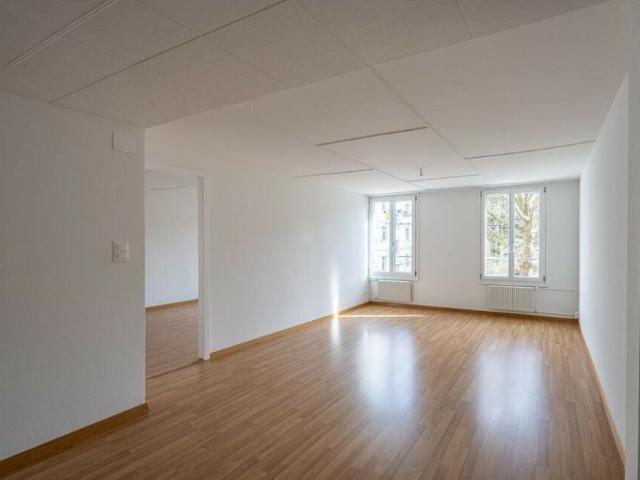 Teilsanierte 3.5 Zi. Wohnung 2. OG
