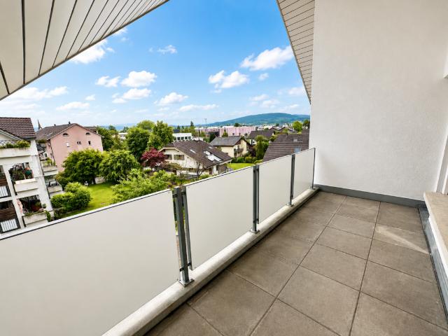 Teilsanierte 3.5 Zimmer Dachwohnung mit 3 Balkonen