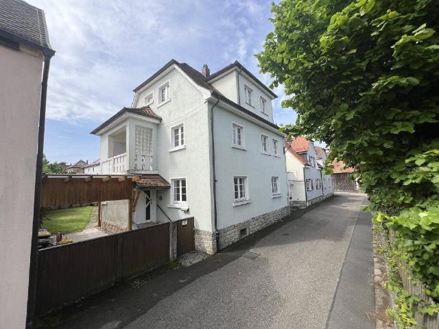 Teilsaniertes Wohnhaus mit Garten, Carport und Ausbaupotenzial!