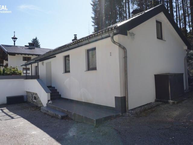 Sanierungsbedürftiger Bungalow in Hof bei Salzburg