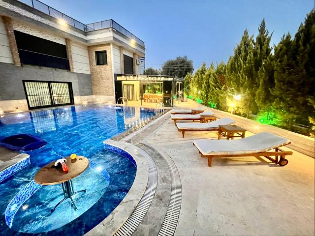 Tek Müştakil Özel Havuzlu 560m2 Arsa İçinde 4+1 Villa