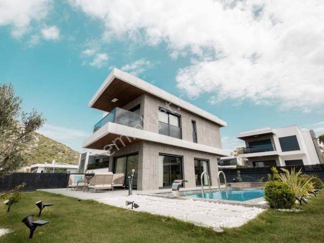Tek Müstakil Özel Havuz’lu 450m2 Arsa İçerisinde Akıllı Ev Villa