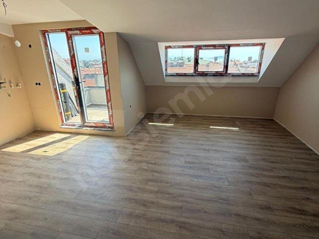 TEK YETKİLİ BAĞDATTAN KÜÇÜKYALIDA METROYA YAKIN TERASLI DAİRE
