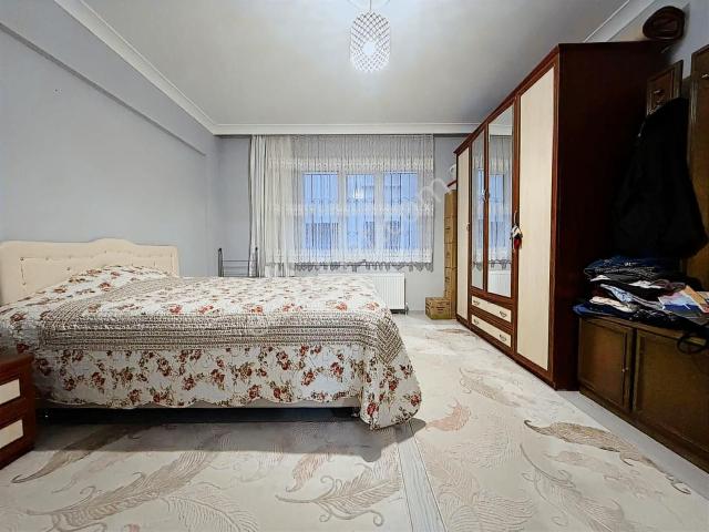 Tek Yetkili/ Yeni Bina/846.cadde Dibi/ Kredi eminevim/ 95m² 2+1