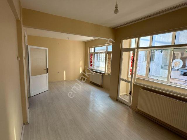Tekirdağ Çorlu Heykel Meydanı Çarşı Merkezde 2+1 Kiralık Daire