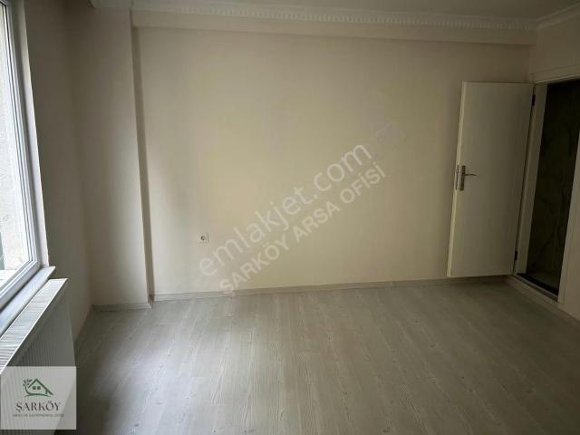 Tekirdağ Şarköy'de Şehrin Merkezinde Satılık 2+1 Daire