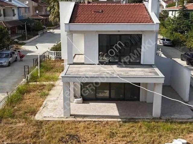 Tekirdağ Yenice De 400m2 Arsa İçerisinde Denize 0 Villa