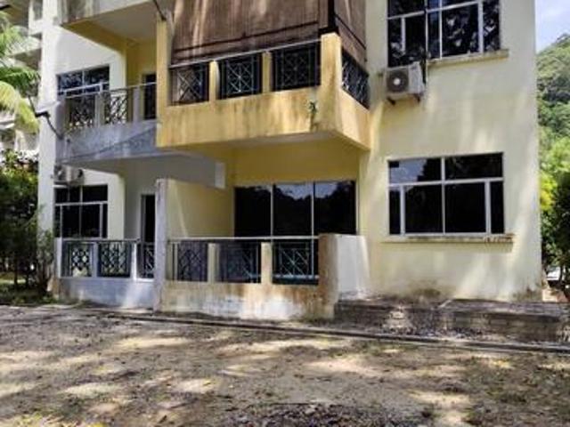 teluk batik beach resort studio unit
