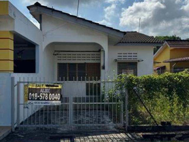 Teluk Kemang Batu 9 Taman Orkid Single Storey House for Sale