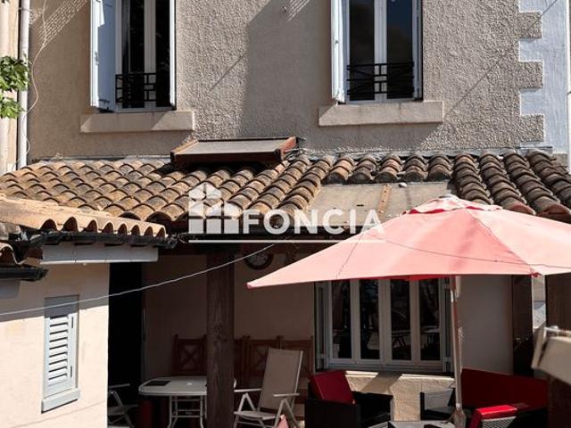 TEL F MARTINEZ 0616831O69 Située dans un village avec toutes les commodités à quelques minutes de Carcassonne, cette maison de charme, entièrement
