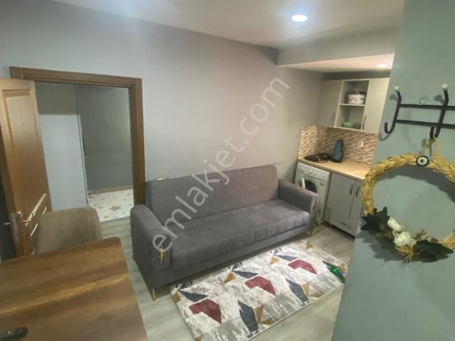Tellidere'de Cadde Üzerinde Eşyalı Kiralık 1+1 Daire