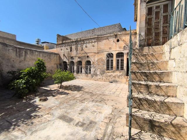 Tepe Mahallesi'nde Satılk Müstakil Tescilli Avlulu Tarihi Urfa Evi