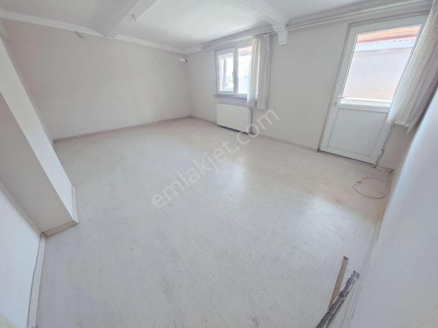 Tepebaşı Camii'ne, Cemil Meriç Cad Yakin 4+1 180m2 Daire Kombili