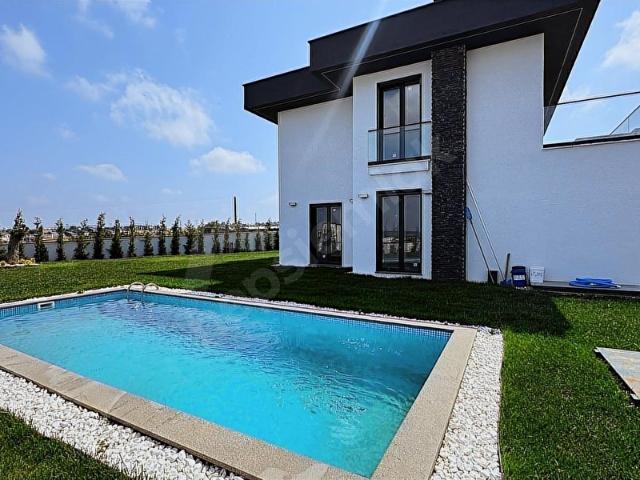 Tepeören Villa22' de 850 m Arsalı, Havuzlu 6+1 Satılık Villa