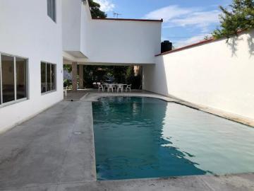 Tequesquitengo casa con alberca 800mts jardin