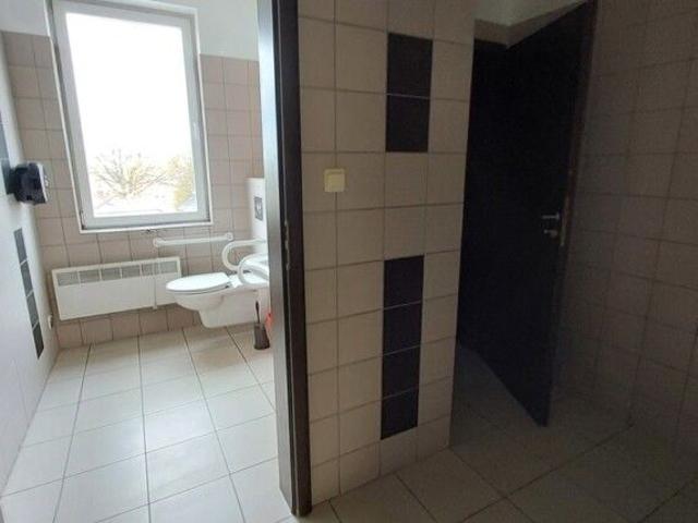 TER11697 POMIESZCZENIA W CENTRUM Z MIEJSCAMI POSTOJOWYMI !