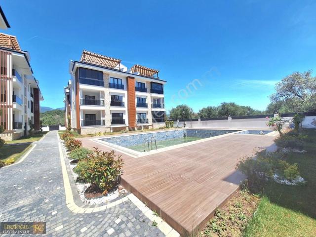 Terzioğlu'ndan Güre De Bahçe Kullanımlı Havuzlu 70 M2 1+1 Daire