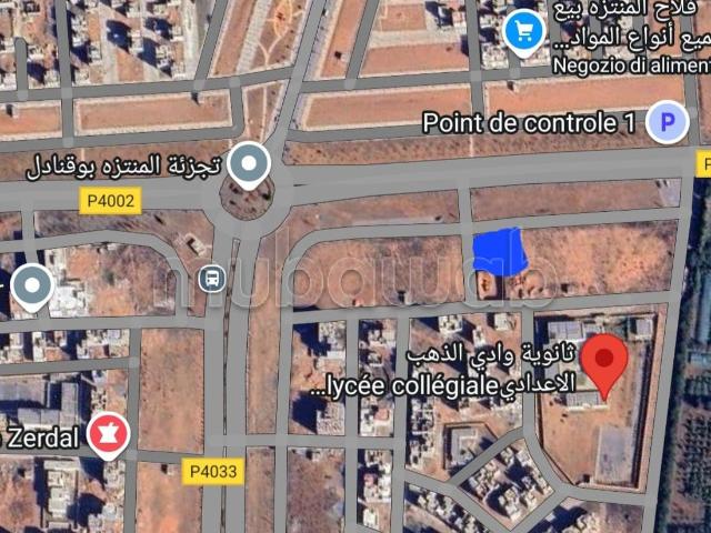 Terain 350 m R4 comercial avec la cave