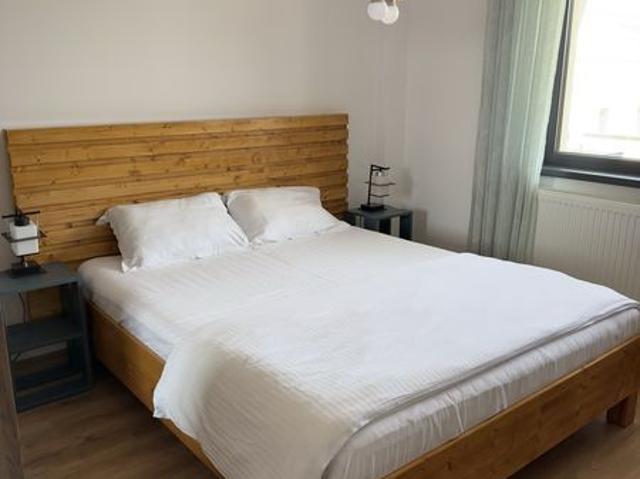 Terasa mare cu Sezlonguri si gratar, apartament cu 2 camere in Mamaia